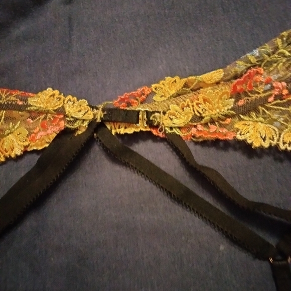3 for💲25🌟Victoria's Secret DREAM ANGELS garter belt embroidred flowers No Tags - Picture 4 of 5